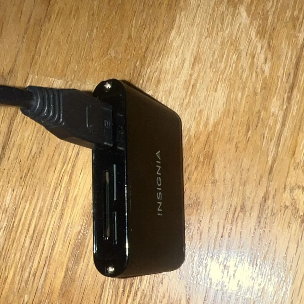 Insignia NS-DCR30A2 USB 3.0 Multi-Format Card Reader CF SD microSD